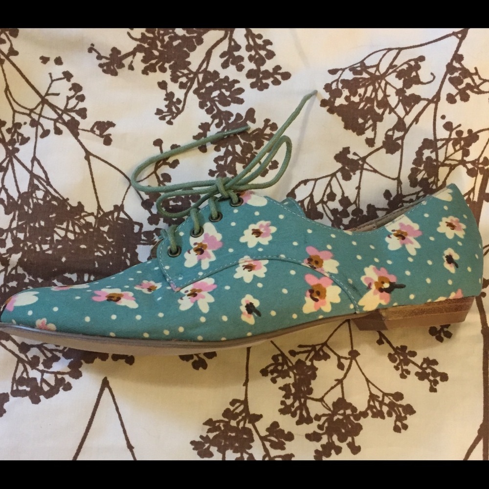 Liliana Flower print lace ups